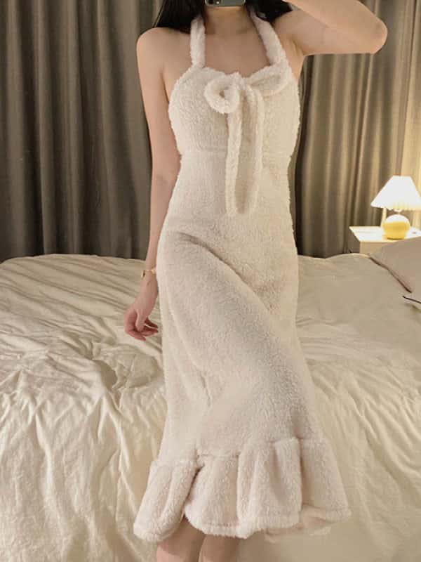 Elevate your lounge wear collection with our Coral Velvet Camisole Robe Set, the epitome of comfort and style.