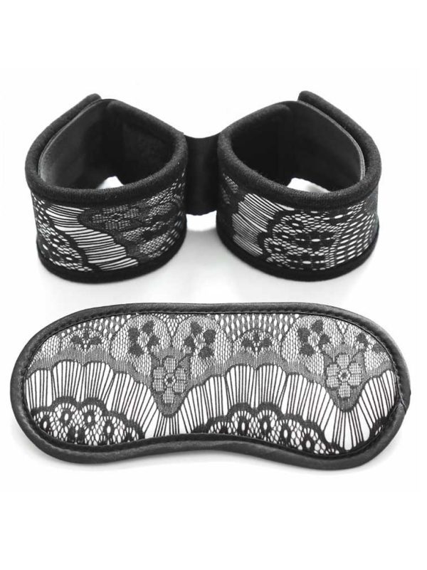 Lace Flower Set Elevate your style with our Lace Flower Set, a perfect blend of elegance and comfort.