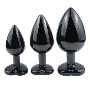 Elevate your intimate play with the Black Heart-Shaped Anal Plug, a delightful addition that expertly combines aesthetics with pleasure.