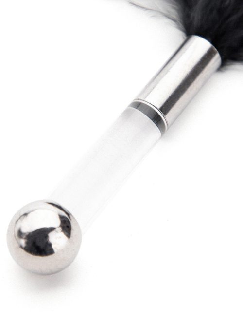 Feathered anal plug designed for a playful and sensual experience, combining comfort with a touch of elegance