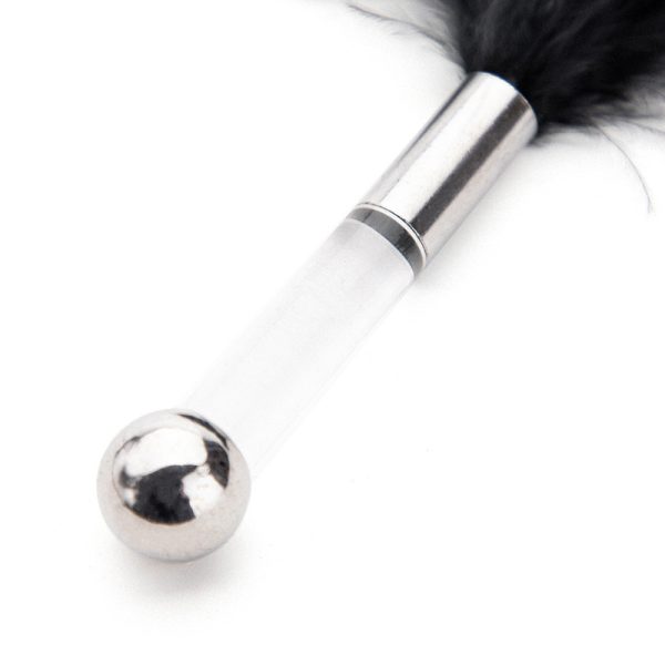 Feathered anal plug designed for a playful and sensual experience, combining comfort with a touch of elegance