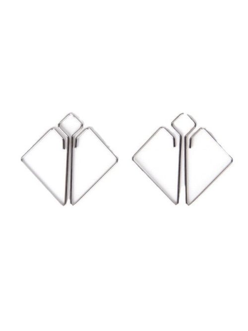 Invisible nipple clip designed for discreet and comfortable wear.